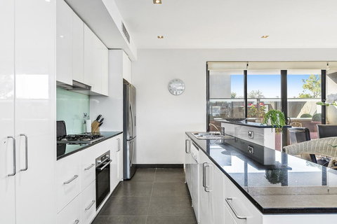 BOUTIQUE STAYS - Catani Gardens - Tourism Adelaide 3