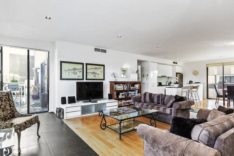 BOUTIQUE STAYS - Catani Gardens - Tourism Adelaide 1