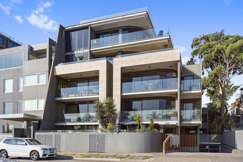 BOUTIQUE STAYS - Catani Gardens - Tourism Adelaide 0