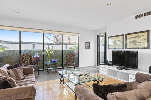 BOUTIQUE STAYS - Catani Gardens - Tourism Adelaide 2