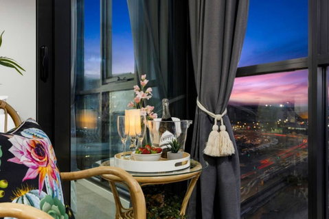 Braddon Penthouse, Top Location, Netflix, WiFi, Views - Tourism Adelaide 0