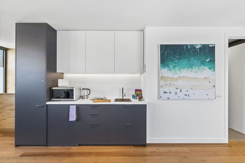Brand New Beachside Studio Apartment - Tourism Adelaide 3