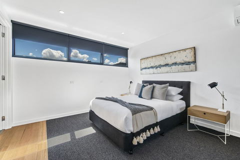 Brand New Beachside Studio Apartment - Tourism Adelaide 0