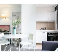 Bright modern studio steps from the action - Tourism Adelaide