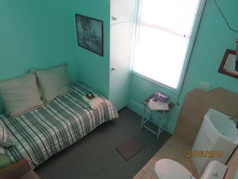 Bristol House Accommodation - Tourism Adelaide 3