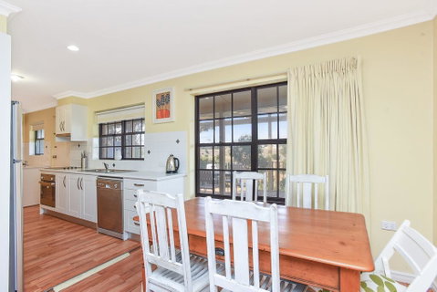 By The Beach - 30 Jetty Road - Tourism Adelaide 2