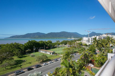 Cairns Luxury Waterfront Apartment - Tourism Adelaide 1