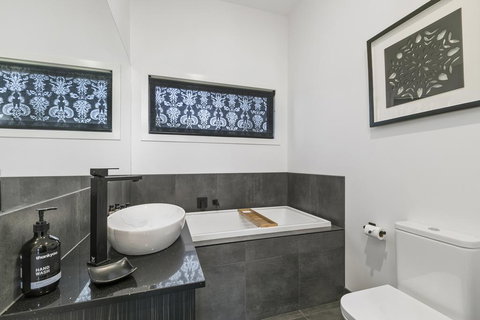 Campania Of Meeniyan - Tourism Adelaide 2