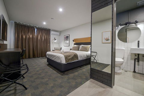 CBD Motor Inn - Tourism Adelaide 0