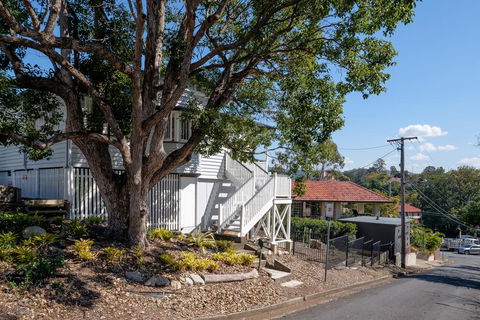 Central Cottage - Tourism Adelaide 0
