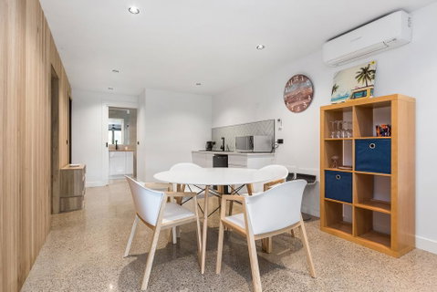 Chic Beach Studio - Tourism Adelaide 0
