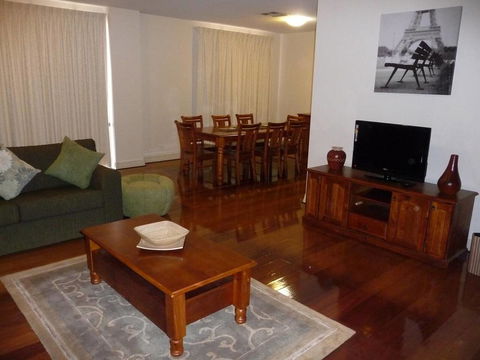 City Getaway 3 Bedroom Adelaide's East End - Tourism Adelaide 2