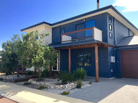 Coastal Paradise Holiday Home: Swimming Pool + WiFi - Tourism Adelaide 2