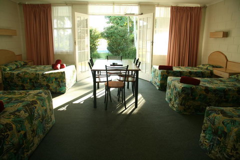 Colonial Court Motor Inn - Tourism Adelaide 2