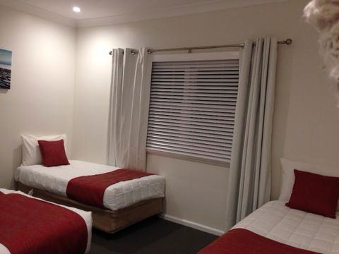 Colonial Lodge Motor Inn - Tourism Adelaide 2