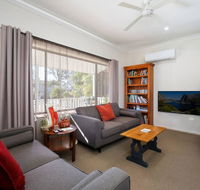 Comfortable Queen sized room near Tuggerah Lake - Tourism Adelaide