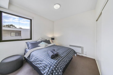Comfy 2BR Suite Near Flemington Races, FREE Parking - Tourism Adelaide 0