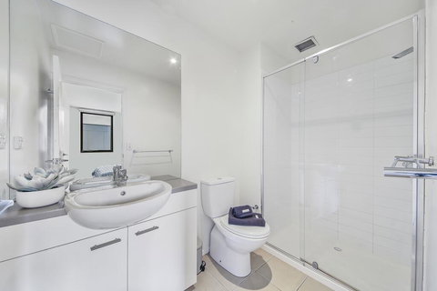 Comfy 2BR Suite Near Flemington Races, FREE Parking - Tourism Adelaide 3