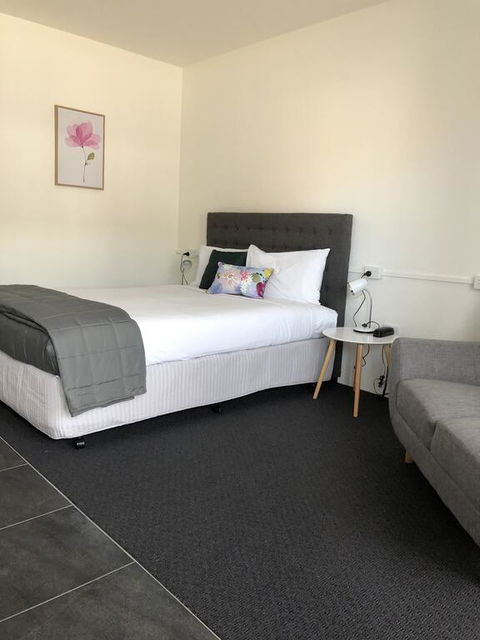 Commodore Motor Inn - Tourism Adelaide 2