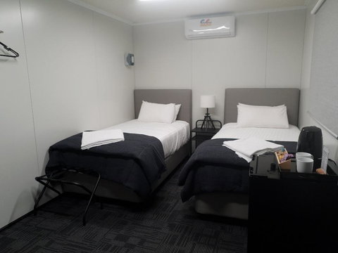 Cornwall House Accommodation - Tourism Adelaide 1
