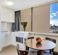 Cosmopolitan apartment at College St - Tourism Adelaide