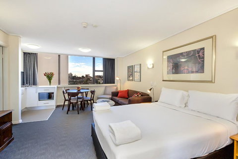 Cosmopolitan Apartment At College St - Tourism Adelaide 2