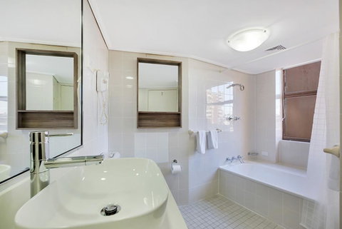 Cosmopolitan Apartment At College St - Tourism Adelaide 3