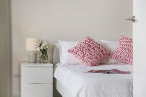 Cosy 3BR Penthouse Close To Westfield And Train - Tourism Adelaide 0