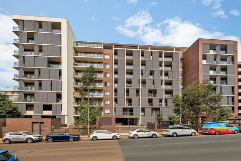 Cosy 3BR Penthouse Close To Westfield And Train - Tourism Adelaide 1