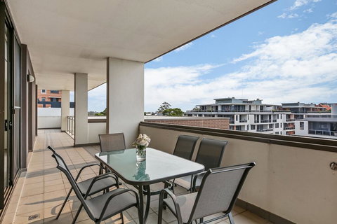 Cosy 3BR Penthouse Close To Westfield And Train - Tourism Adelaide 2