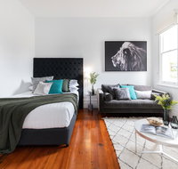 Cosy nook in inner-city Victorian mansion - Tourism Adelaide