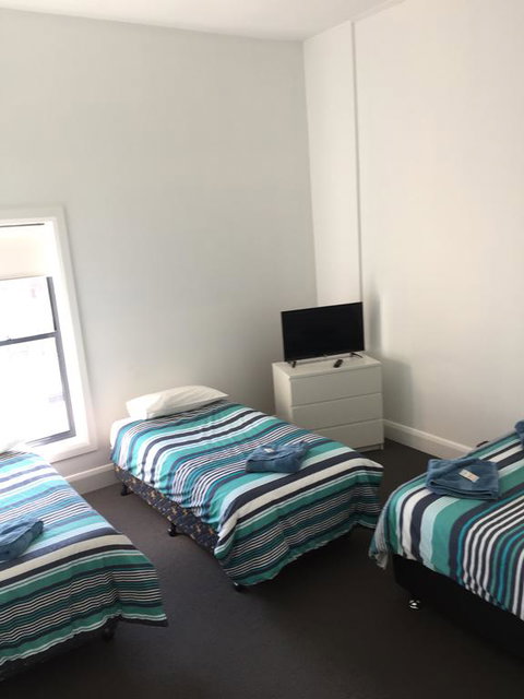 Crown Inn Hotel - Tourism Adelaide 2