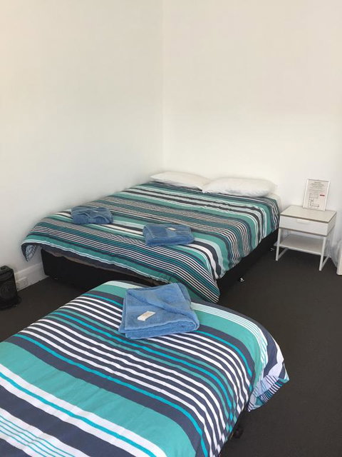 Crown Inn Hotel - Tourism Adelaide 0