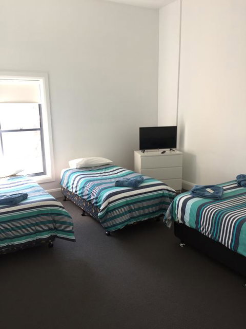 Crown Inn Hotel - Tourism Adelaide 1