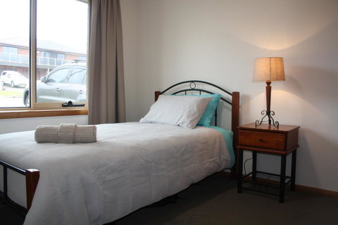 DevonPORT VIEWS!!! - Tourism Adelaide 3