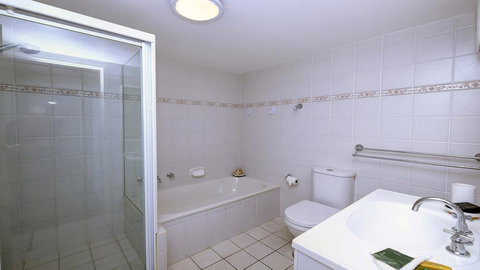 Ebbtide 3 - On Main Beach! - Tourism Adelaide 3