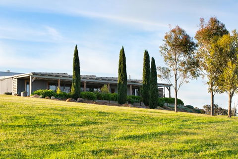 Farmer Smith Estate - Sunrise Retreat - Tourism Adelaide 3