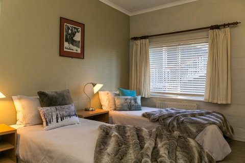 Feathertop Alpine Lodge - Tourism Adelaide 1
