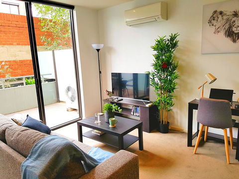 FITZROY FANTASTIC 1BR APT With FREE WINE, NETFLIX, WIFI, Close To TRAMS, COLES - Tourism Adelaide 0
