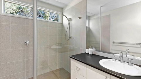 FLORENCE HOUSE Sundrenched Luxury With Pool & Deck - Tourism Adelaide 1