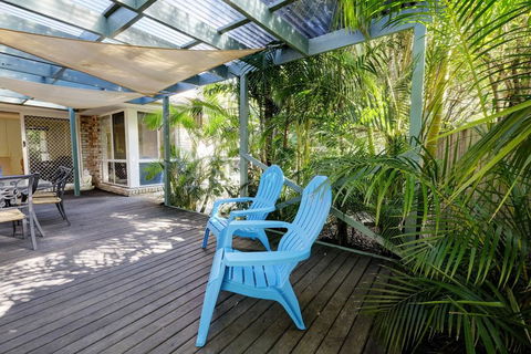 FRANGIPANI BEACH HOUSE - PET FRIENDLY 22 Belbourie Cres Boomerang Beach - Tourism Adelaide 3
