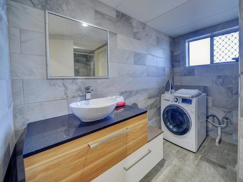 GCHM Beachside Getaway With Netflix & Wi-Fi - Tourism Adelaide 3