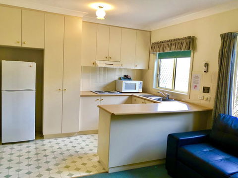 Golfview Motor Inn - Tourism Adelaide 0