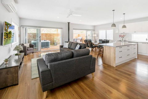 HALE KUPA Rye Beach House Spa Table Tennis - Tourism Adelaide 0