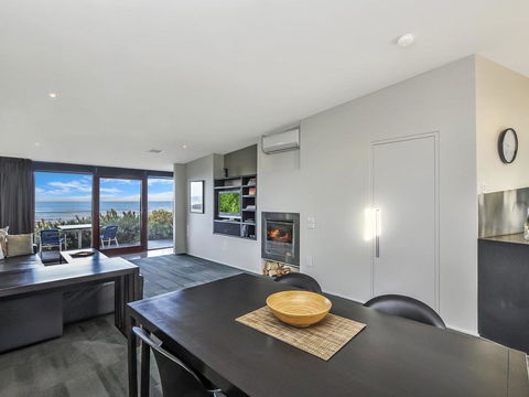 HEARN'S BEACHSIDE VILLA 1 - Tourism Adelaide 1