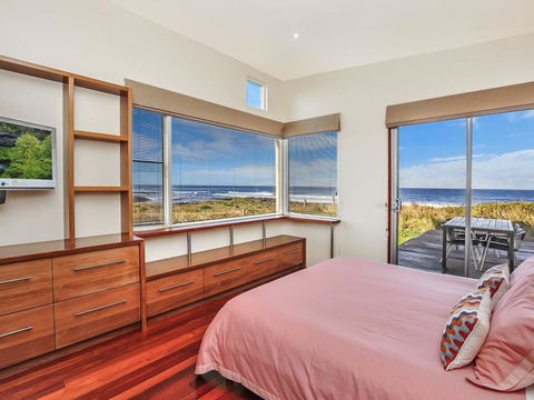 HEARN'S BEACHSIDE VILLA 9 - Tourism Adelaide 3
