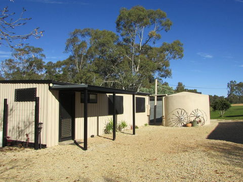 HEATHCOTE SHIRAZ COUNTRY STAYS - Tourism Adelaide 0