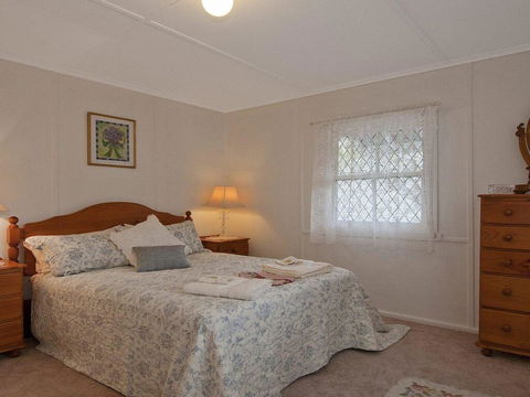 Hollyoak Cottage - Delightful, Ducks And Doileys! - Tourism Adelaide 3