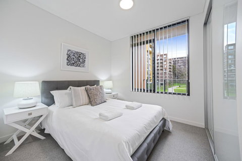 HomeHotel Walking Distance To Train And Westfield. - Tourism Adelaide 2