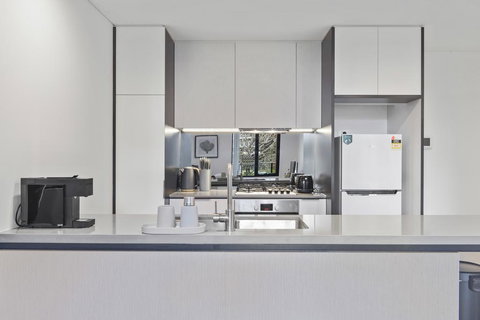 HomeHotel Walking Distance To Train And Westfield. - Tourism Adelaide 1